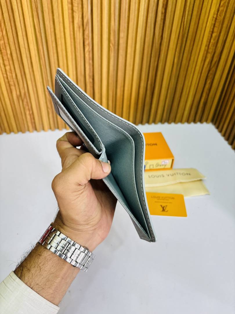 124 LV LOIUS VUTTON PREMIUM QUALITY WALLET