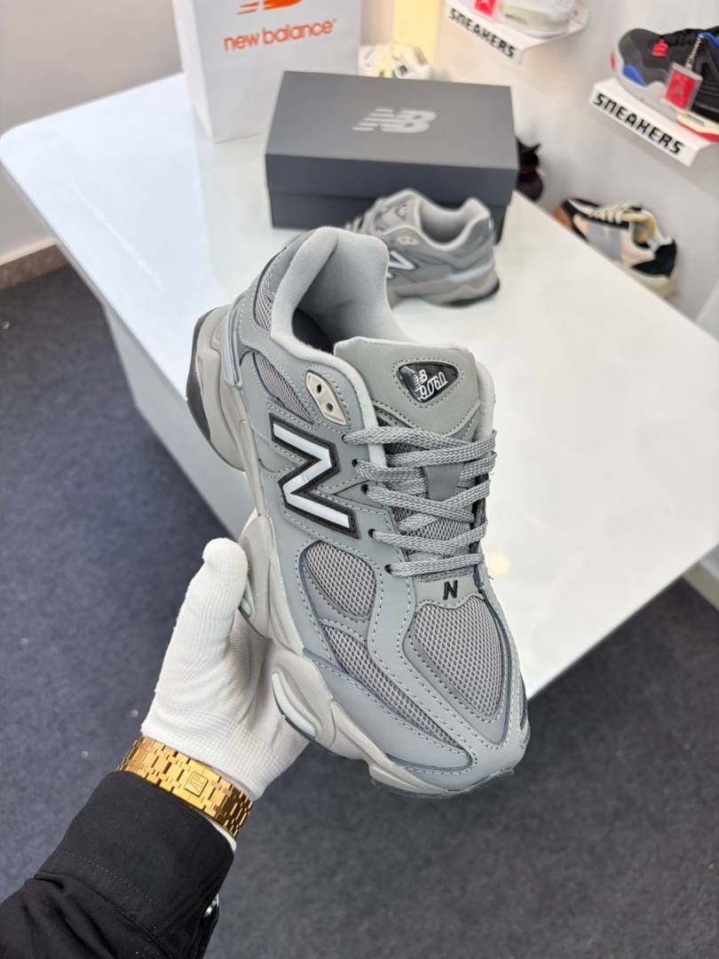 9060 Shadow Grey Castlerock 636