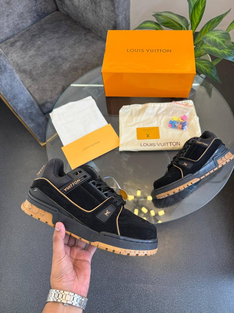 Lv trainer maxi black gum