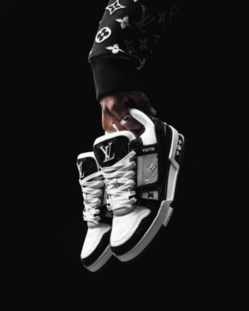 lv trainer black