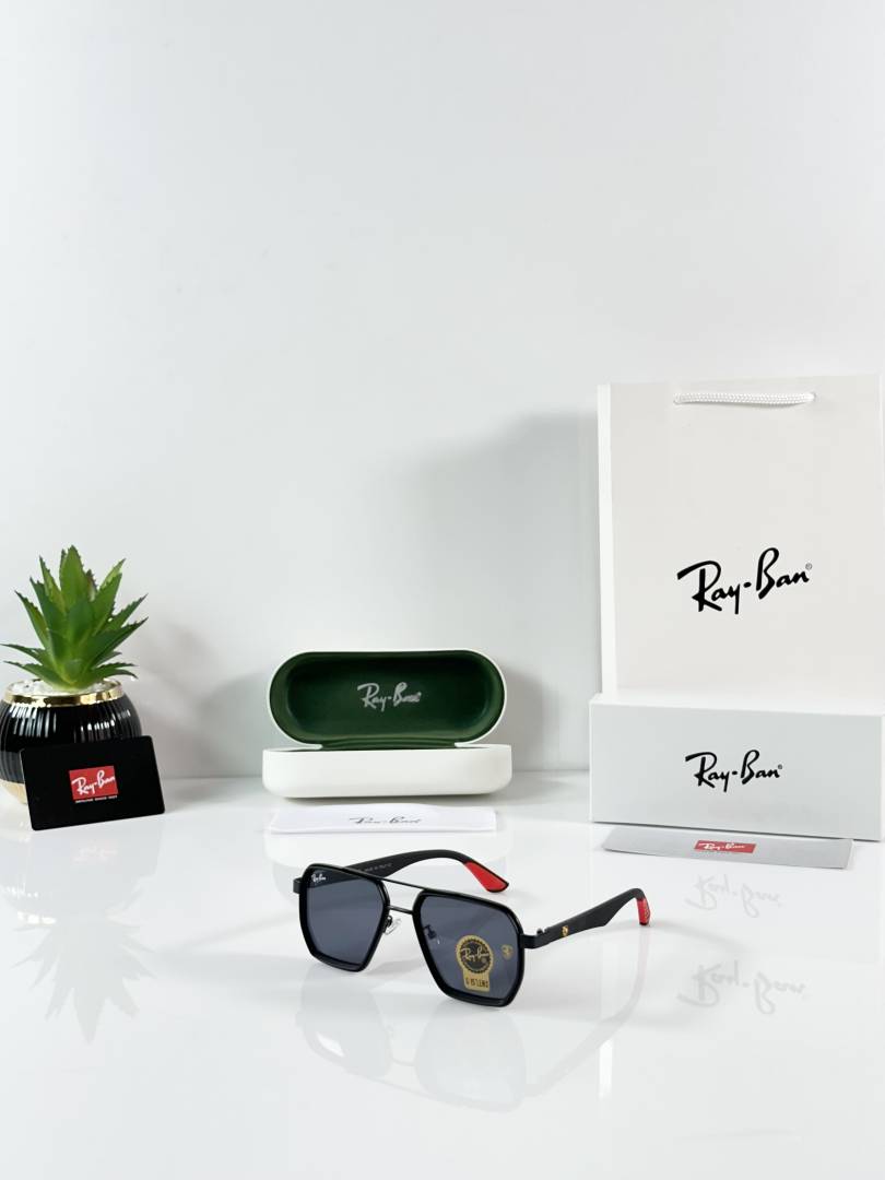 RB 010 Black