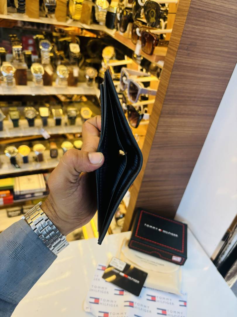 103 TOMMY HILFIGAR PREMIUM QUALITY WALLET
