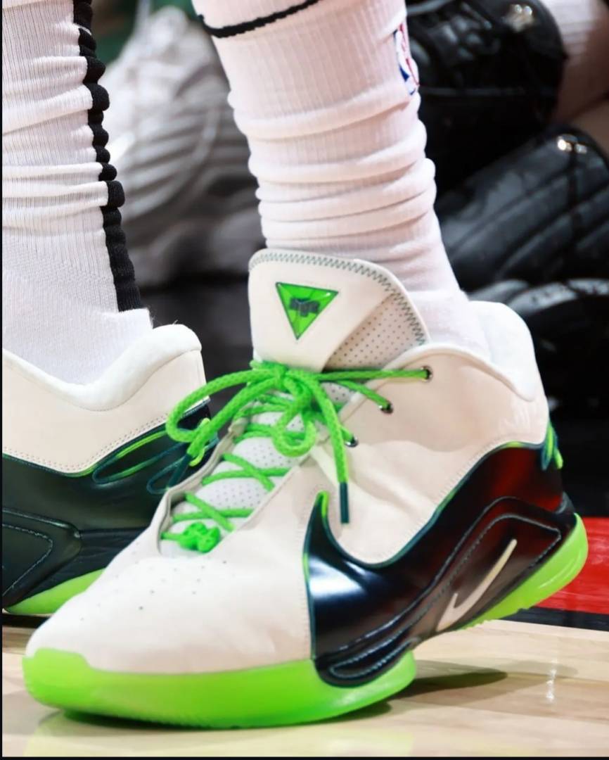 Nike LEBRON 22 JAMES GAME 2025