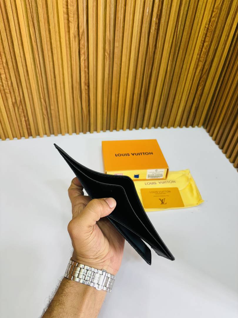 126 LV LOIUS VUTTON PREMIUM QUALITY WALLET