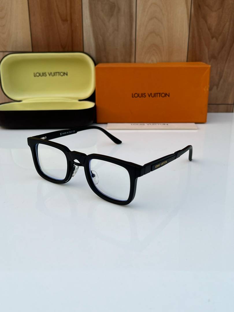 Louis Vuitton_1008_matt_black_plano