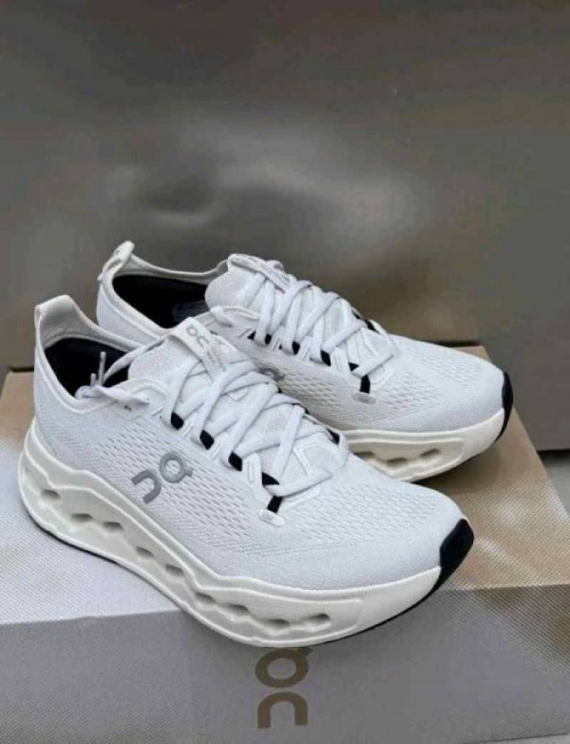 ON RUNNING CLOUD SURFER MAX WHITE