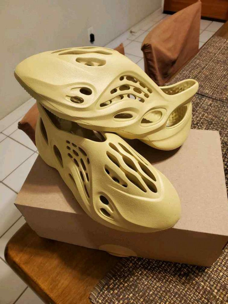 Adidas Yeezy Foam RNNR Sulfur