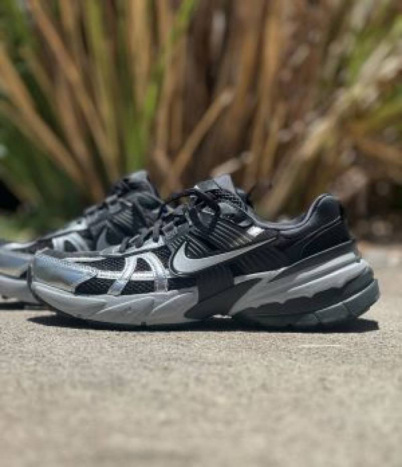 Nike v2k run dark smoke grey Sale