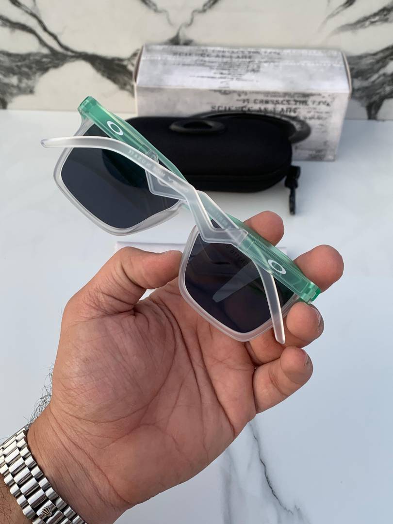 Oakley_83116_green