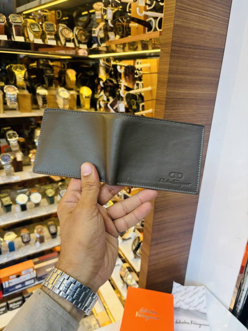 101 SF SALVATORE FERAGAMO PREMIUM QUALITY WALLET