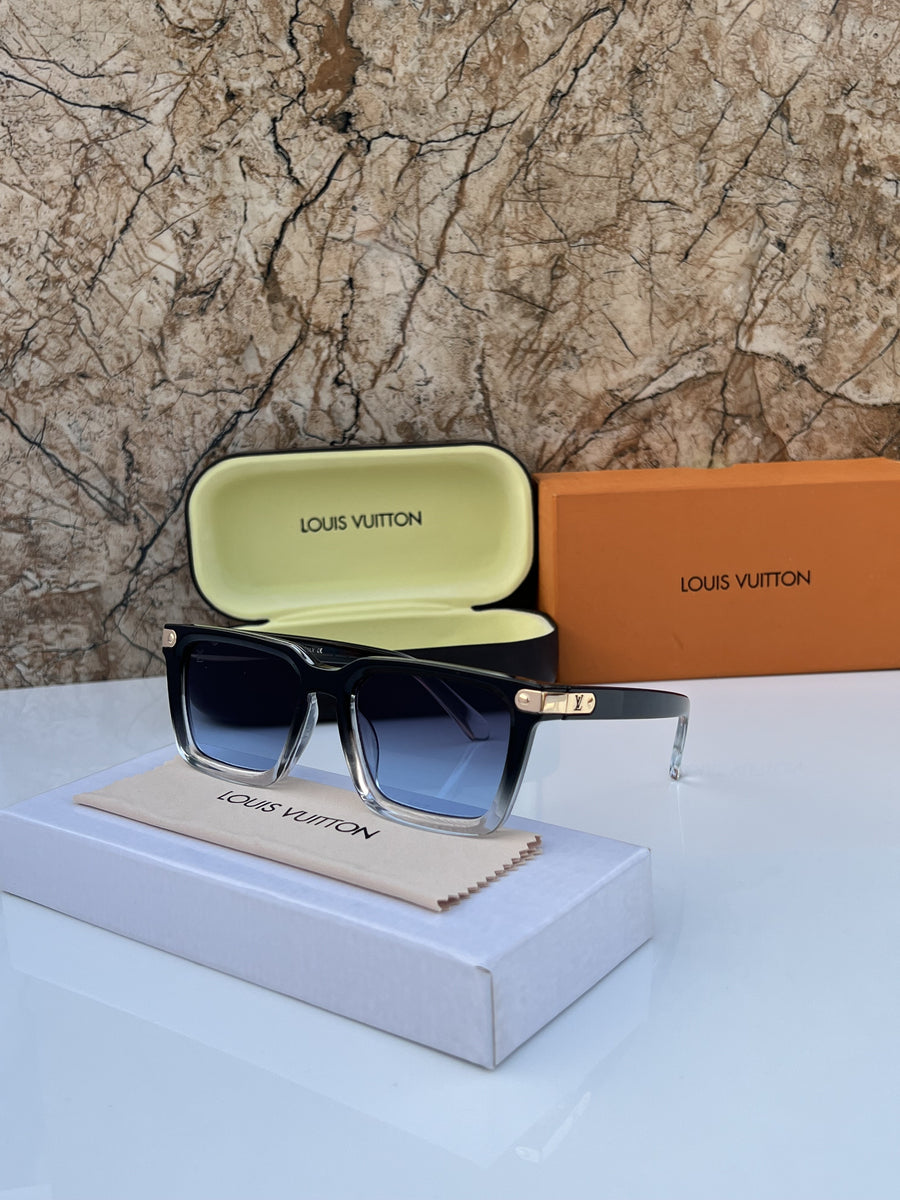 Louis Vuitton_2420_black_transparent