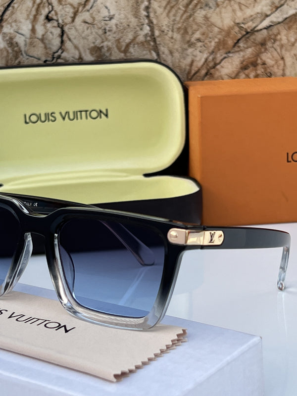 Louis Vuitton_2420_black_transparent