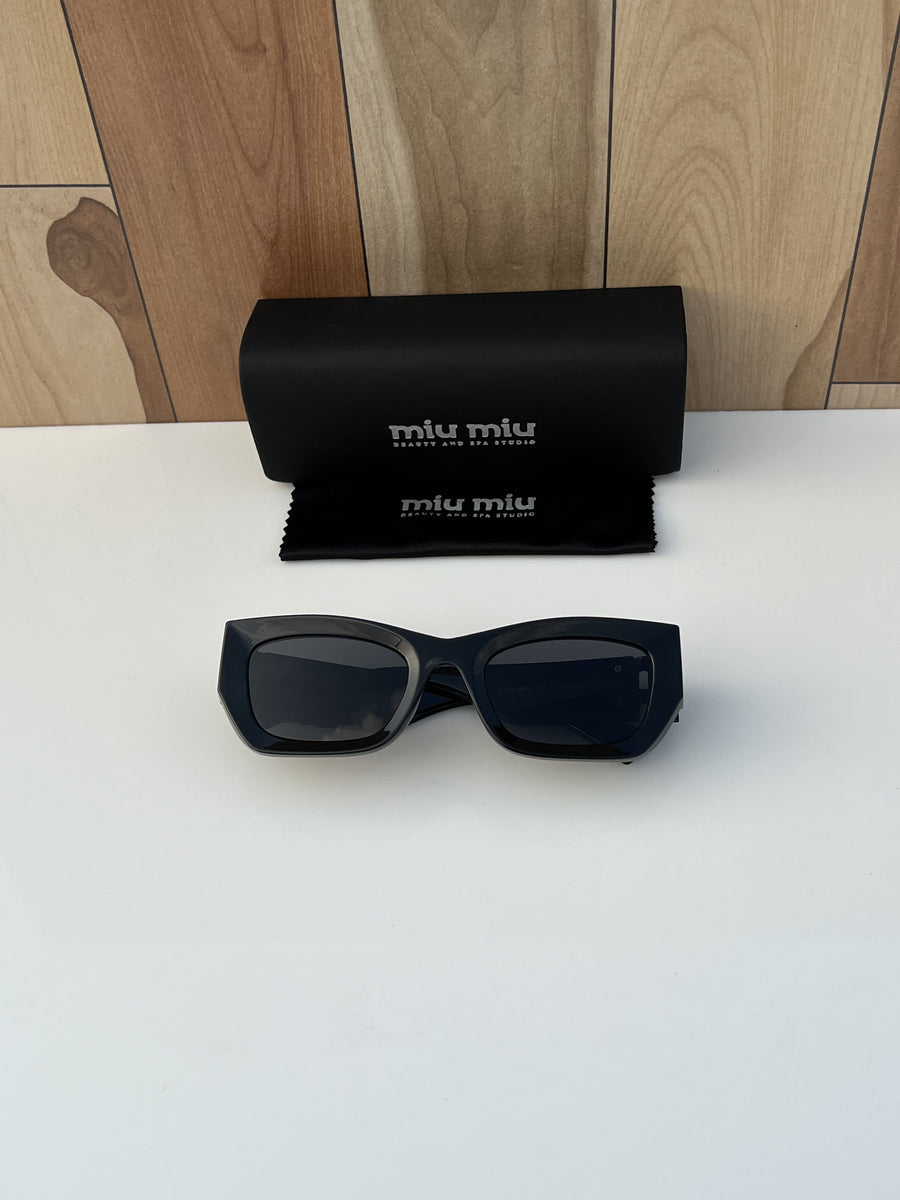 Miu_miu_full_black
