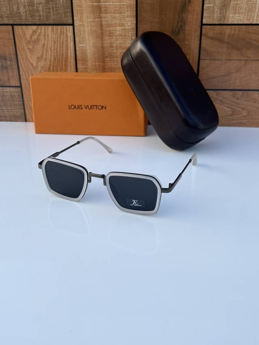 Louis Vuitton_495_white_black