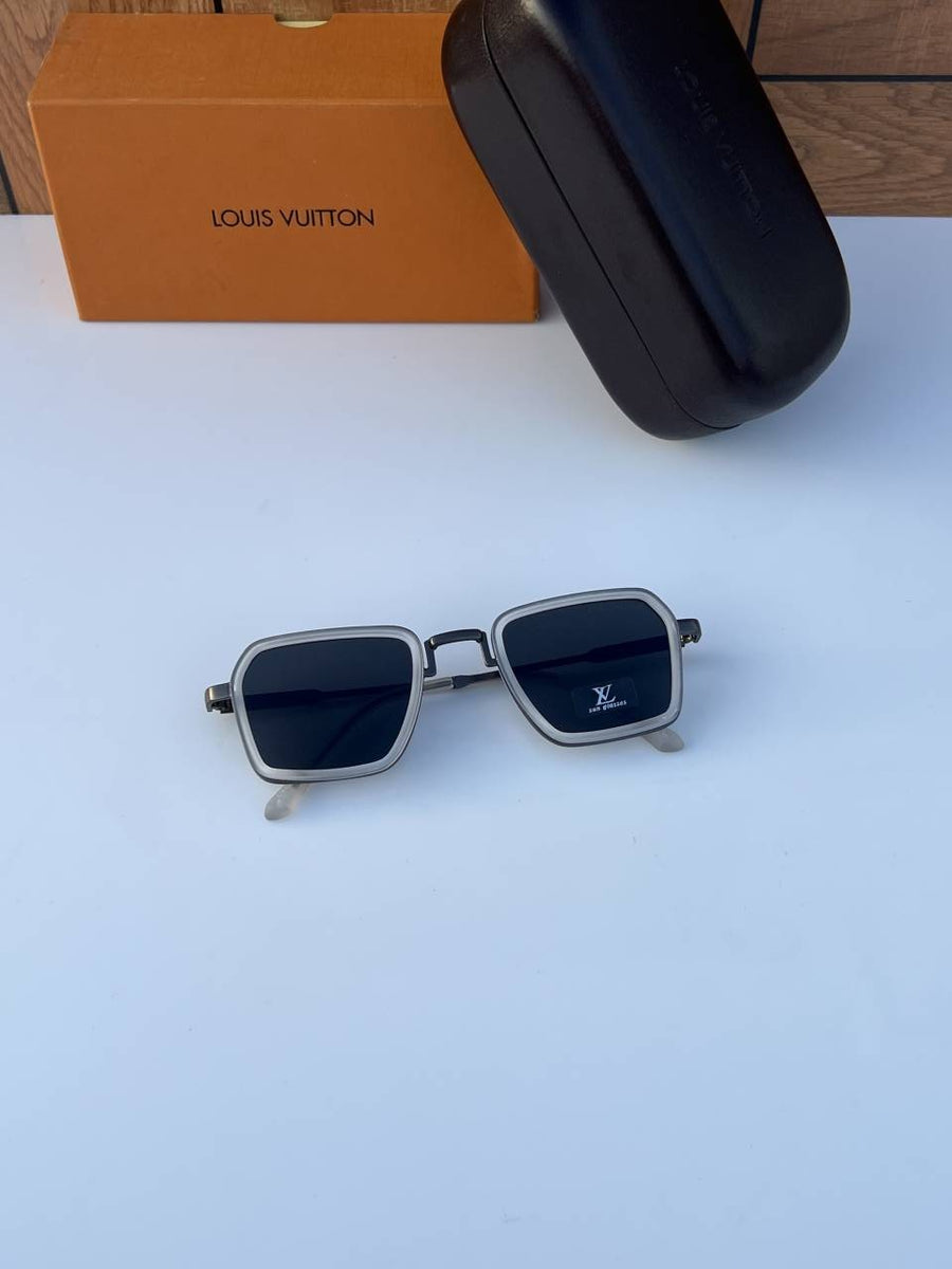 Louis Vuitton_495_white_black