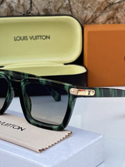 Louis Vuitton_2420_green