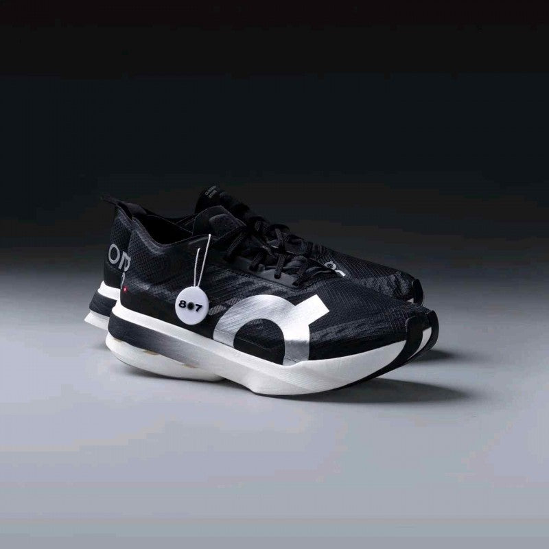 On Running Cloud Boom Strike Black White