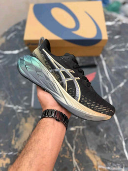 Asics Black Novablast 4 Platinum Champagne