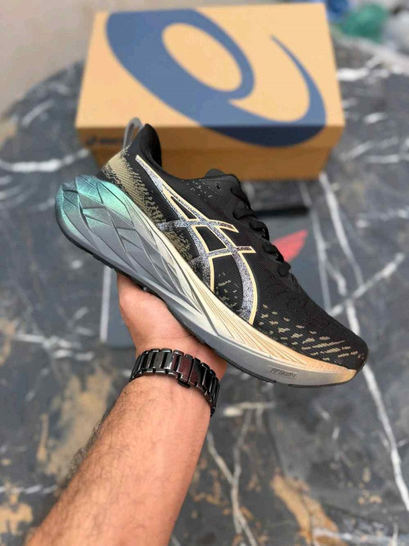 Asics Black Novablast 4 Platinum Champagne