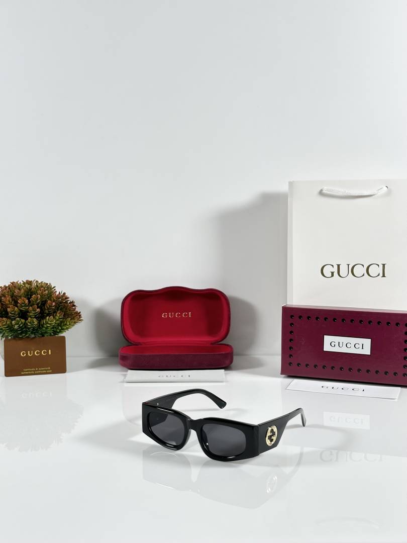 Gucci_WMNS_8999_Black
