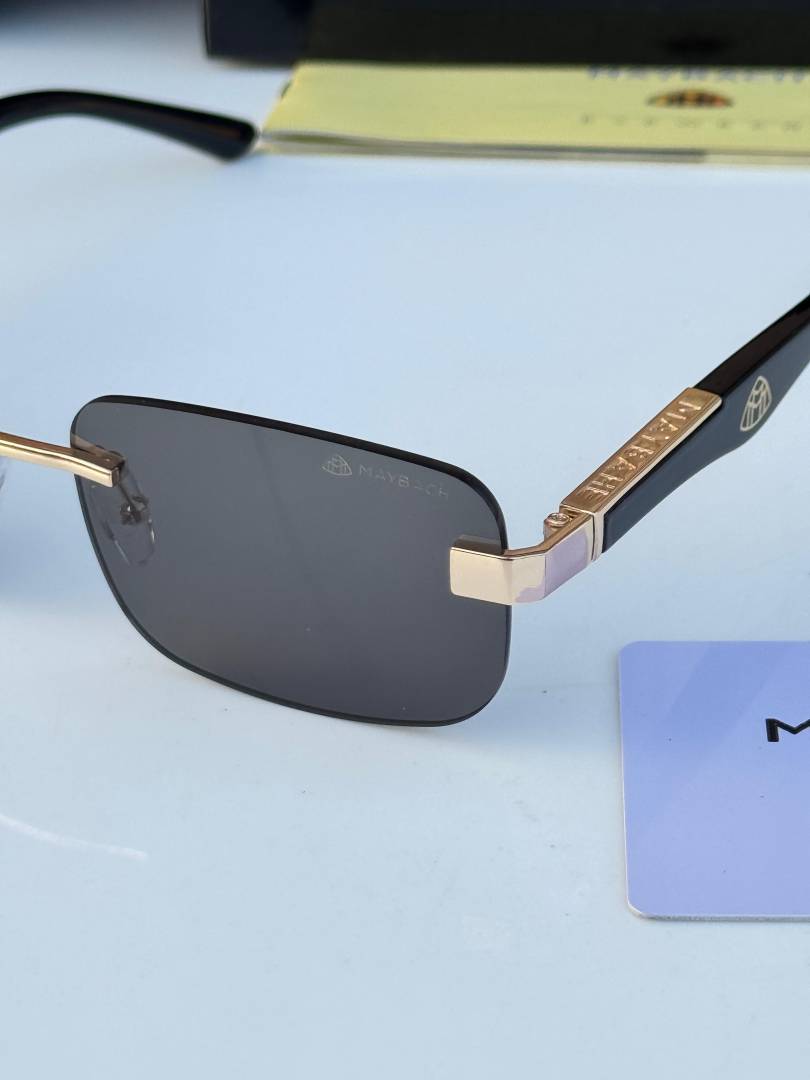 Maybach_1030_gold_black