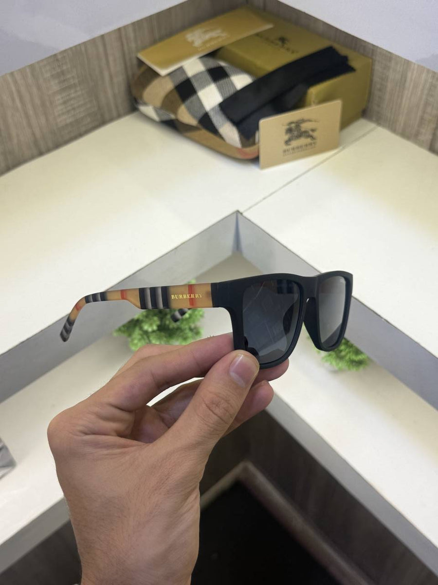 Burberry 4395 Store article sunglass