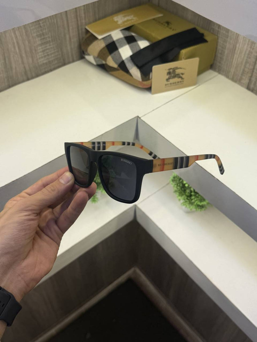 Burberry 4395 Store article sunglass