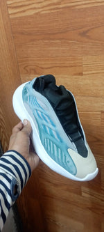 Adidas Yeezy 700 V3 