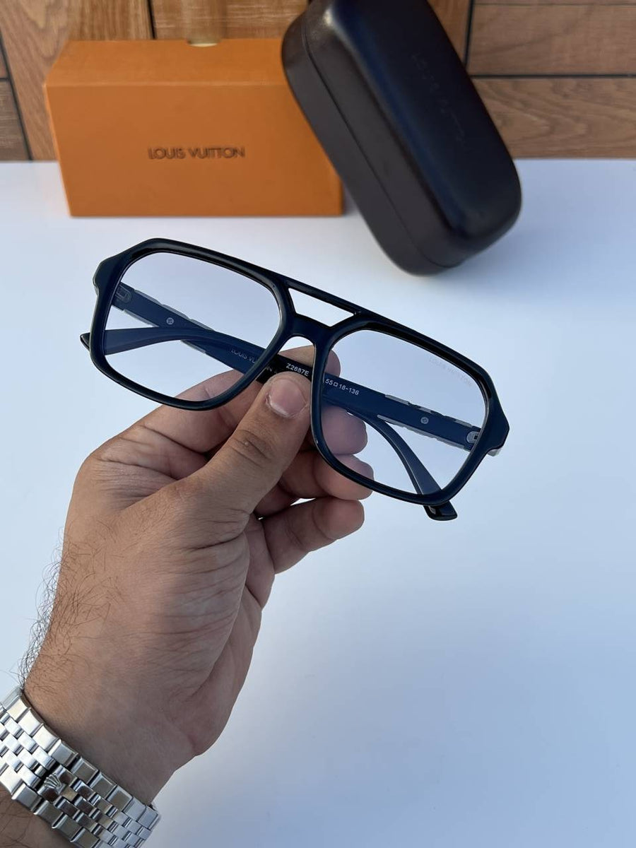Louis Vuitton_2687_black_plano