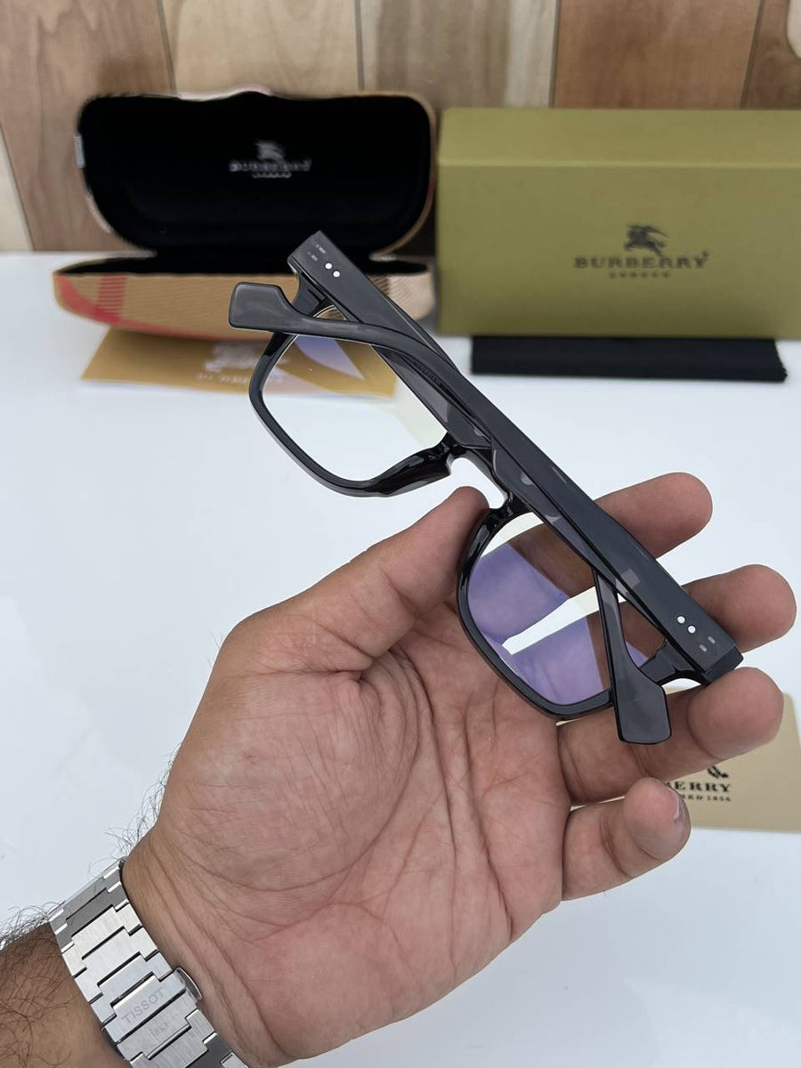 Burberry_2001_black_grey_plano