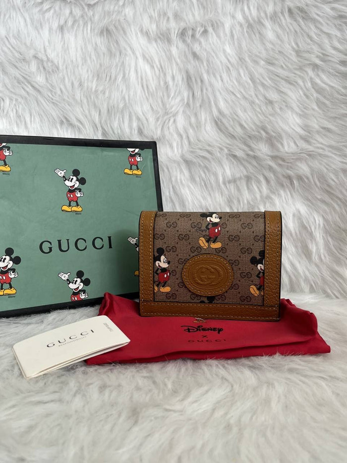 Gucci_X_Disney_Premium_Coded_TwoFold_Wallet_With_OriginalPacking style idea