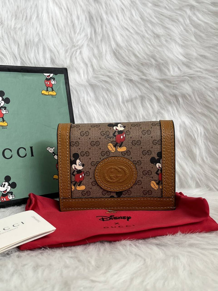 Gucci_X_Disney_Premium_Coded_TwoFold_Wallet_With_OriginalPacking style idea