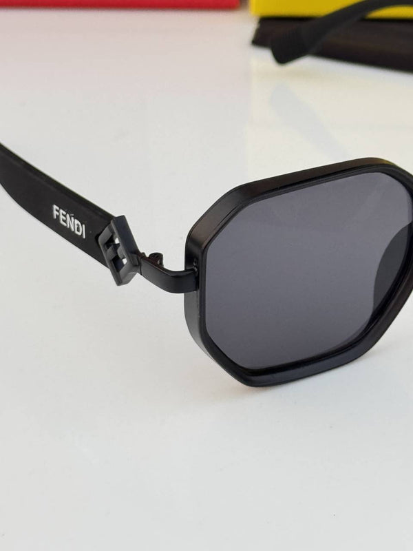 Fendi_441_black