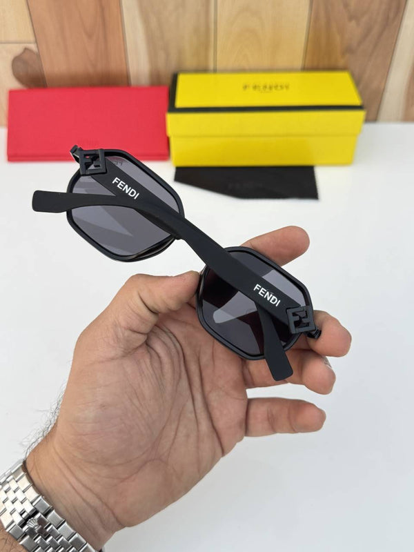 Fendi_441_black
