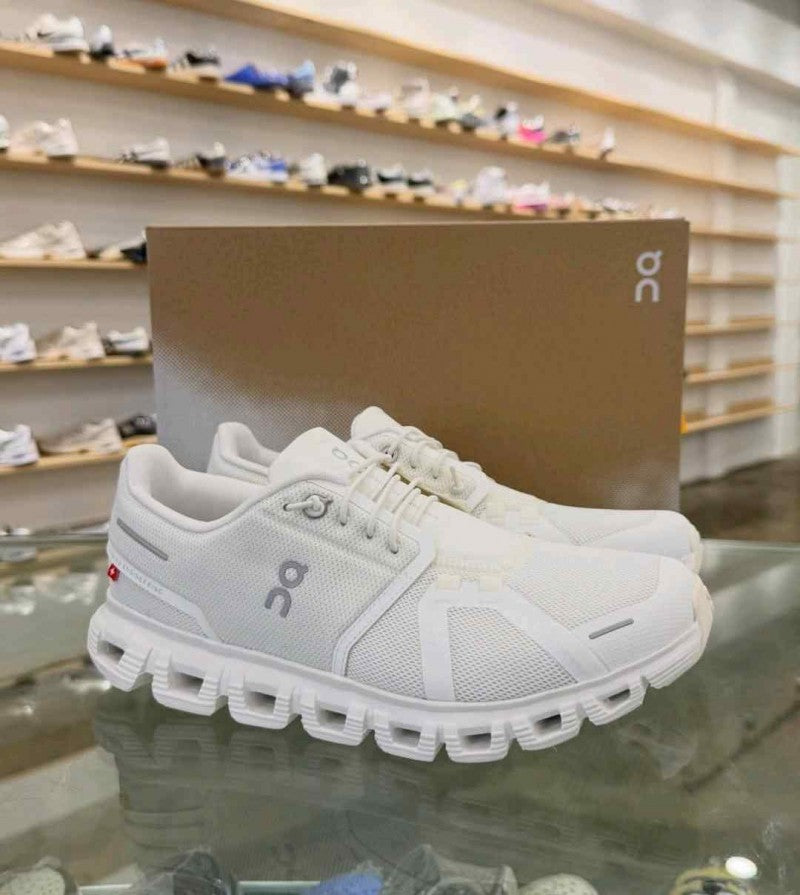 On Running On Cloud 6 White