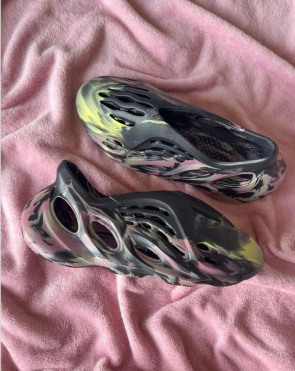 Adidas Yeezy Foamrunner MX Carbon