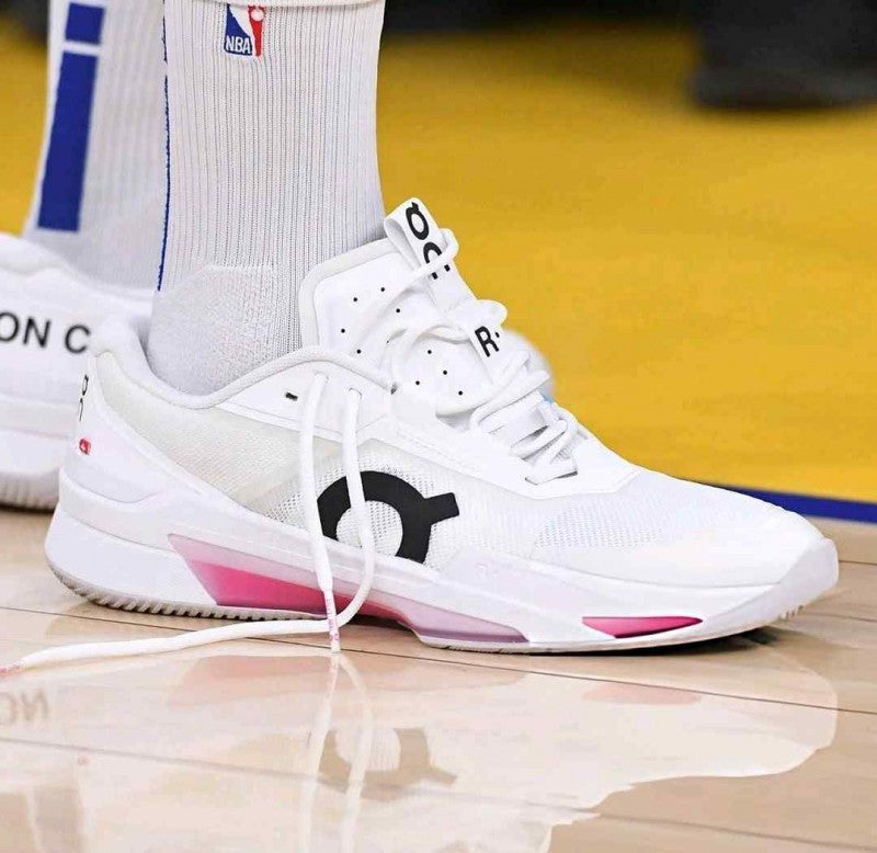 on cloud the roger pro fire white pink