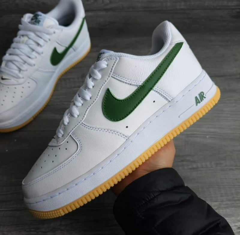 Nike Airforce 1 low retro qs cotm forest green