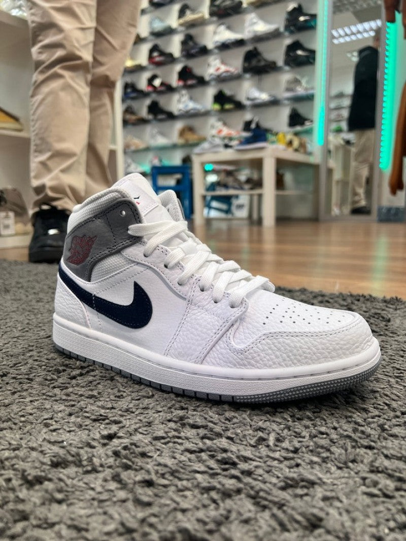 Air Jordan 1 Mid Paris