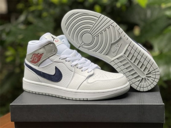 Air Jordan 1 Mid Paris