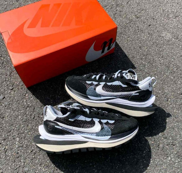 Nike Vaporwaffle Black White X Sacai