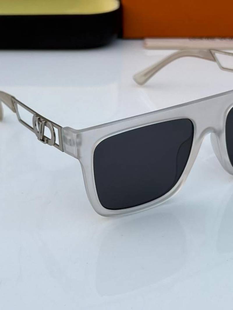Louis Vuitton_128_white_black