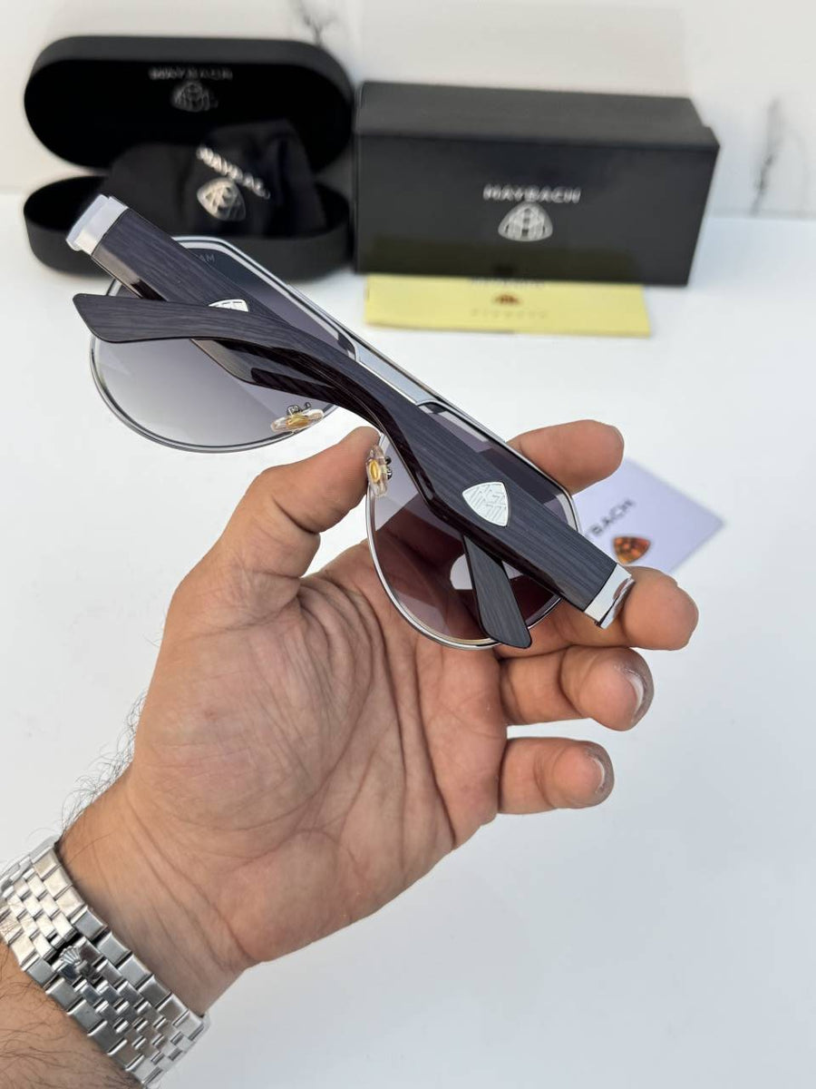 Maybach_72398_silver_shaded