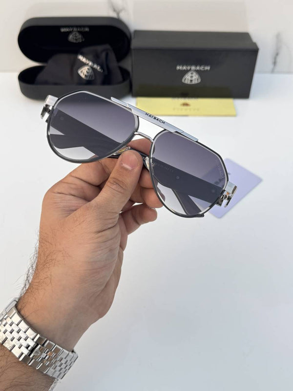 Maybach_72398_silver_shaded