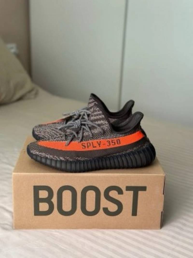 Yeez yy 350 V2 Carbon Beluga with All Accessories 448