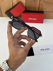 Prada_660_gold_black