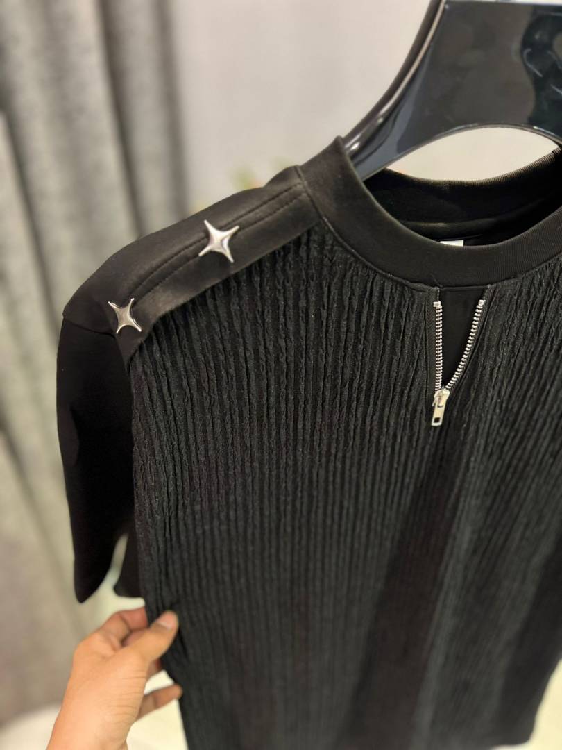 KOREAN IMPORTED HIGH DEMAND ARTICLE T-SHIRT BLACK