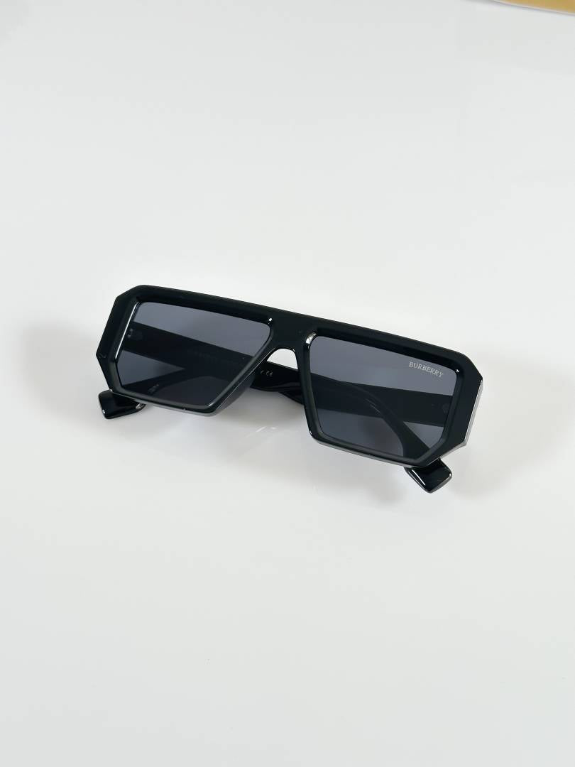 Burberry_4366_Black_White