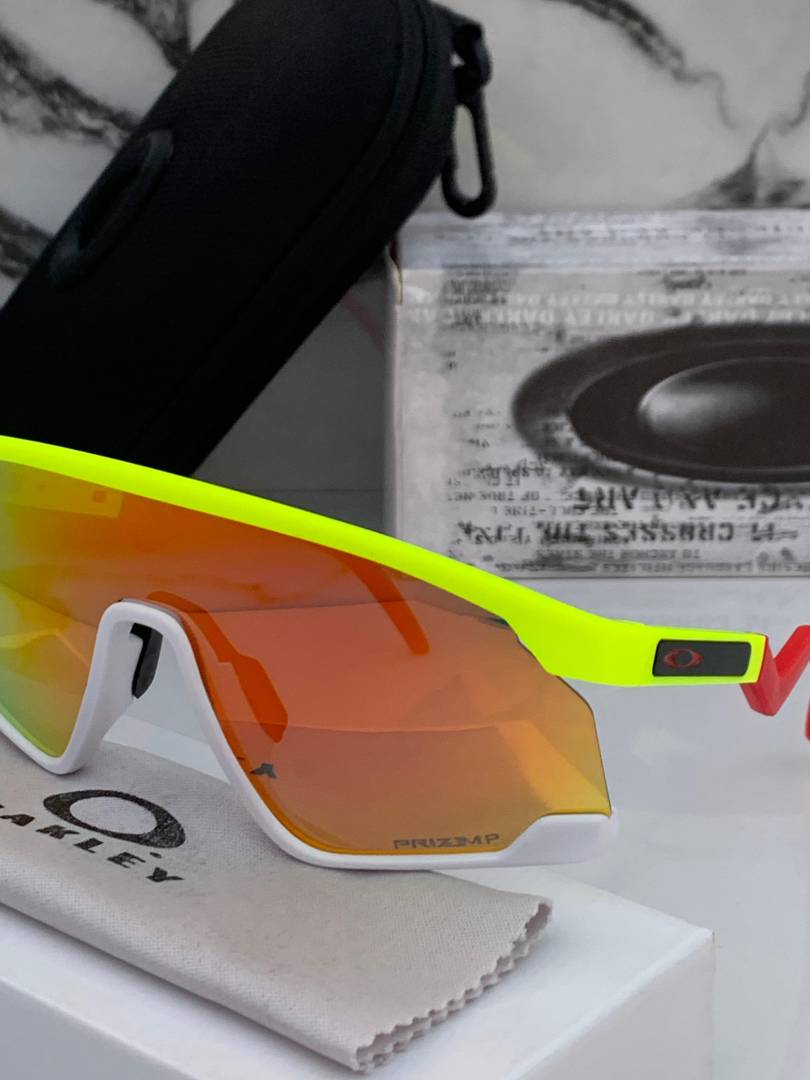 Oakley_9280_neon