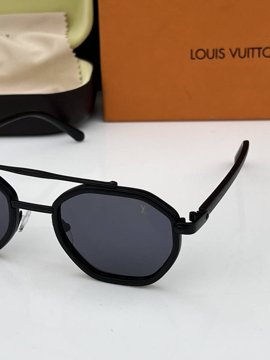 Louis Vuitton_98336_black